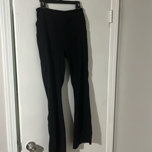 Black yoga pants size large